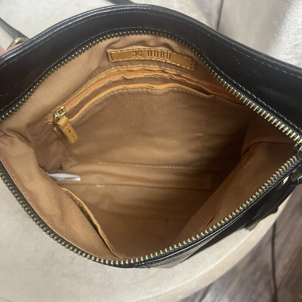 HOBO International Cambel Black Leather Crossbody Shoulder Bag Purse Slim